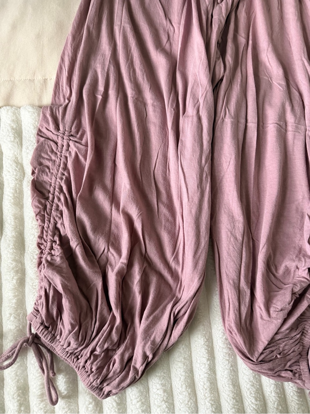 Urban Outfitters Mauve Drawstring Ruched cropped jogger pants - Picture 4 of 6